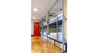 Хостелы Galway City Hostel Голуэй Кровать в общем номере смешанного типа с 16 кроватями-3